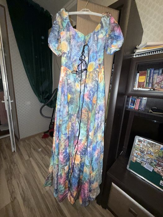 Платья женственные брендвые