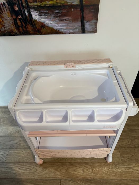 Venită cu suport și masă pentru înfășat