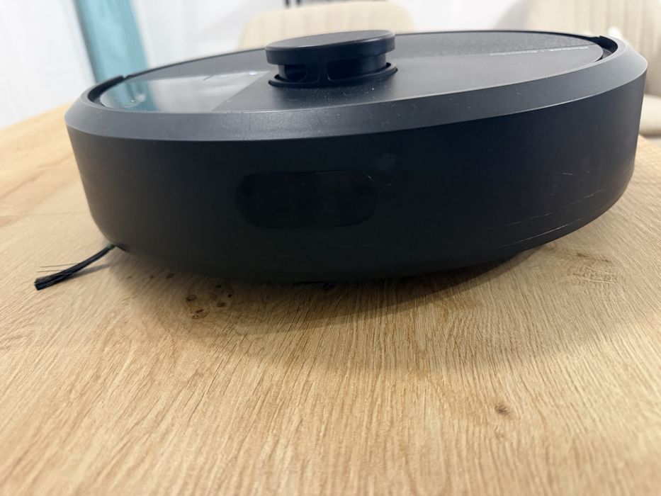 I ROBOT (робот прахосмукачка)