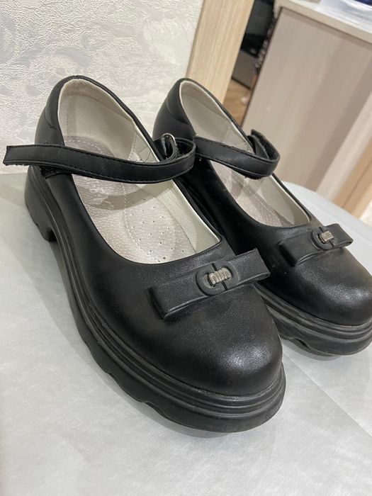 Продам детскую обувь