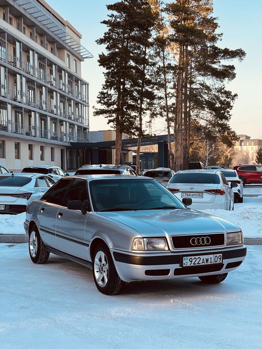Audi 80 B4 автомат в отличном состоянии.