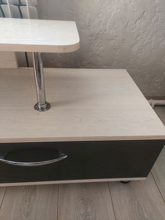 Полка под телевизор.