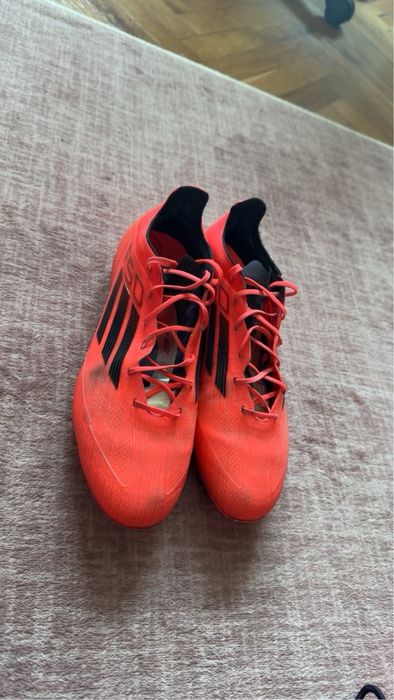 Футболни обувки adidas f50