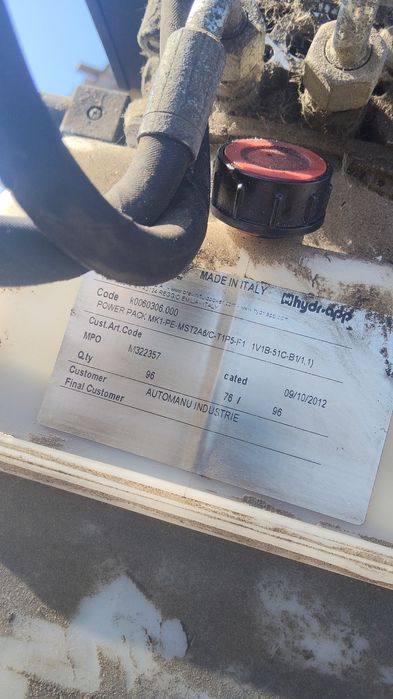 Vând doua pompe hidraulice  perfect functionale.