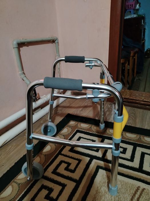 Детский ходунок для детей - инвалидов