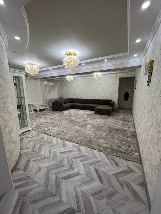 Узбекистанский томонида жойлашган 3 хонали квартира сотилади