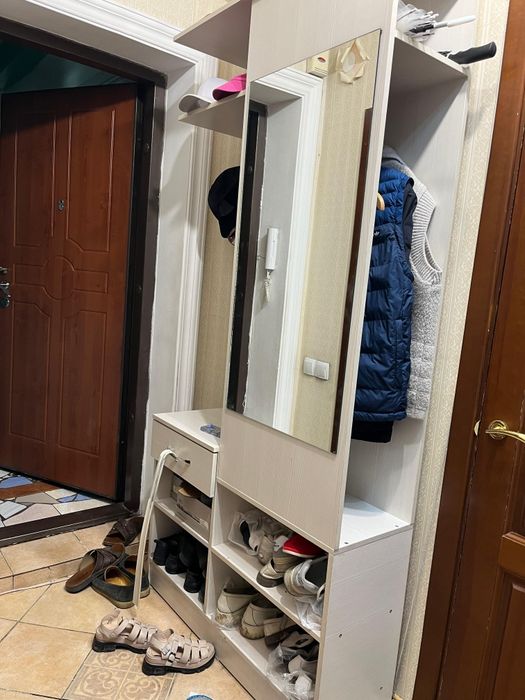 Прихожая с зеркалом