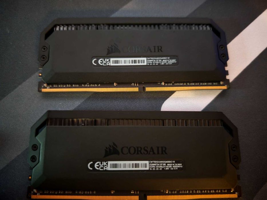 Рам памет Corsair DOMINATOR PLATINUM RGB 32GB (2 x 16GB) DDR4 4000MHz