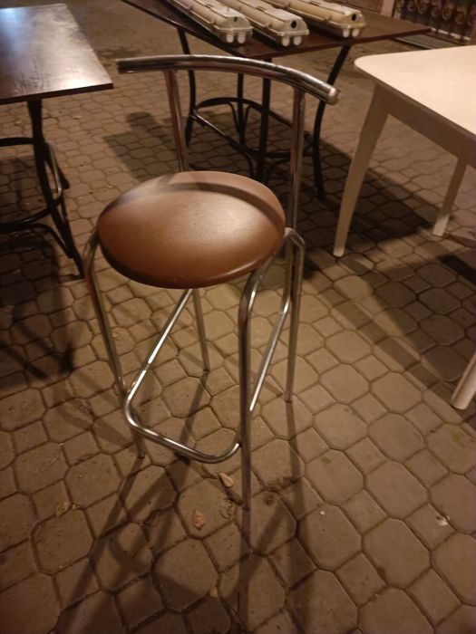 Продам б/у столы, стулья, барную стойку, тумбу