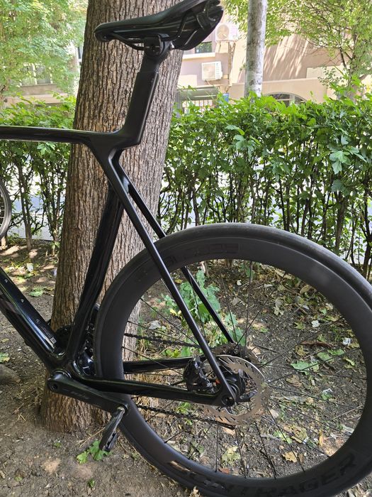 Trek Madone SL 6 Gen 8 състезателен шосеен карбонов велосипед