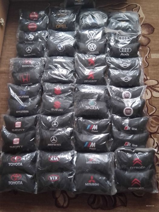 2 броя еко кожени меки възглавнички с бродиран надпис + подарък