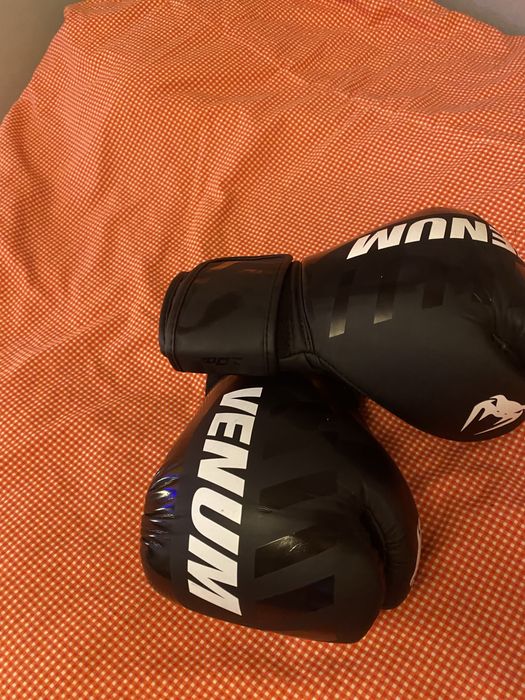 Mănusi de box venum