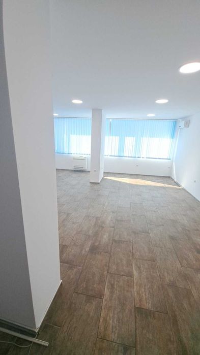 Дава се под наем Офис в Варна, Център - 132 кв.м за 1500 € - Снимка #11