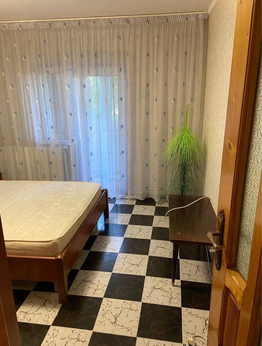 Apartament 3 camere de inchiriat -str. Rosiorilor