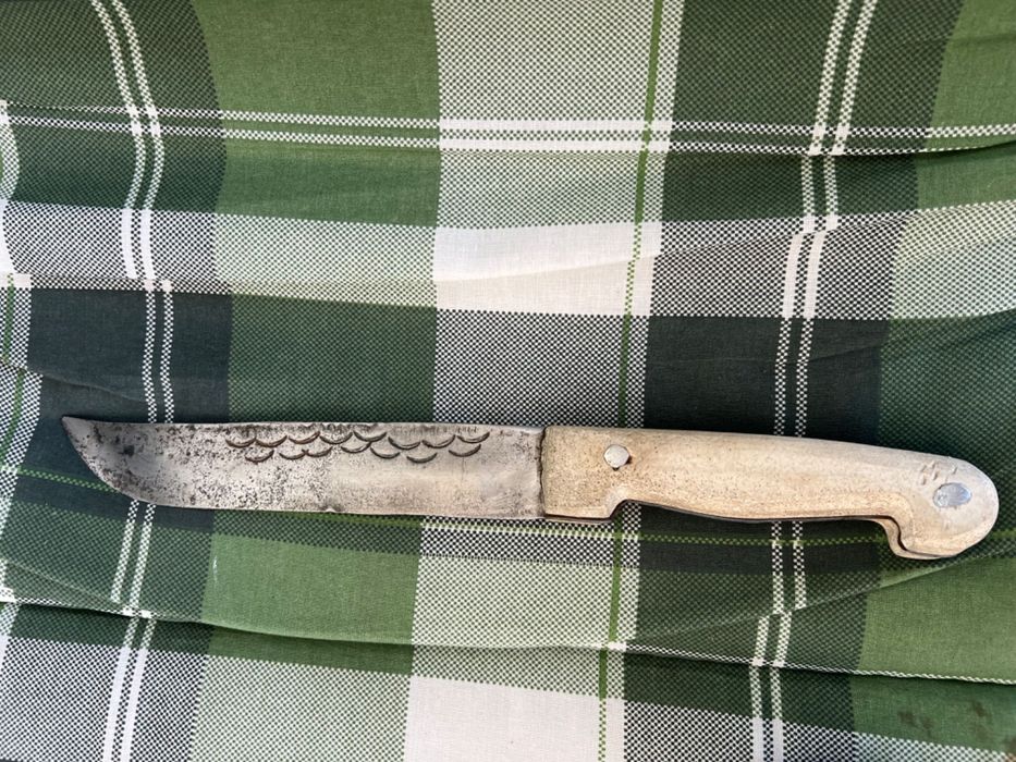 Стоманен нож с костна дръжка