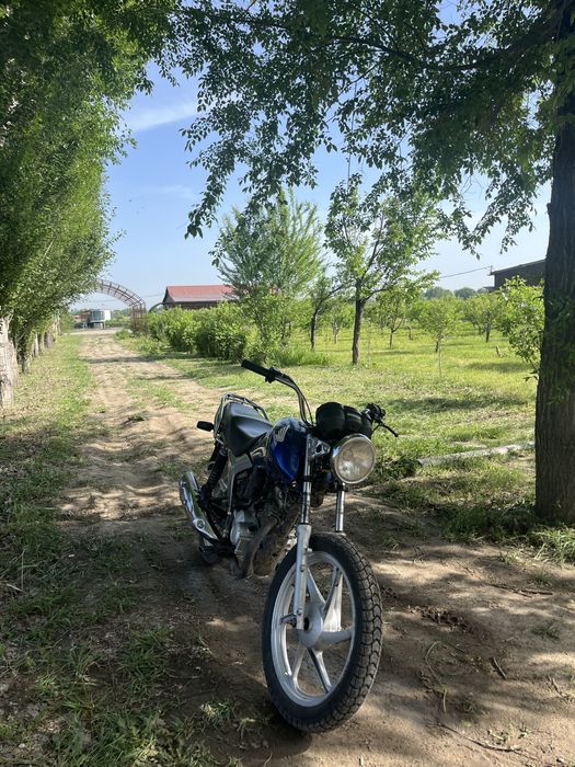 Honda CBi 125.