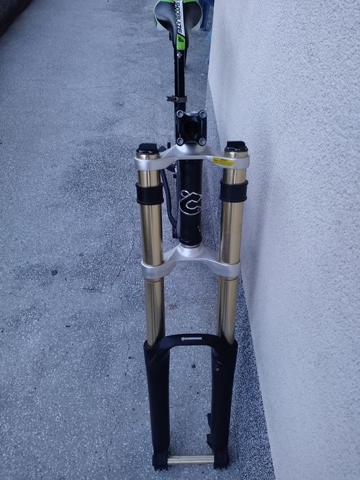 Продавам рамка Cross T-rex