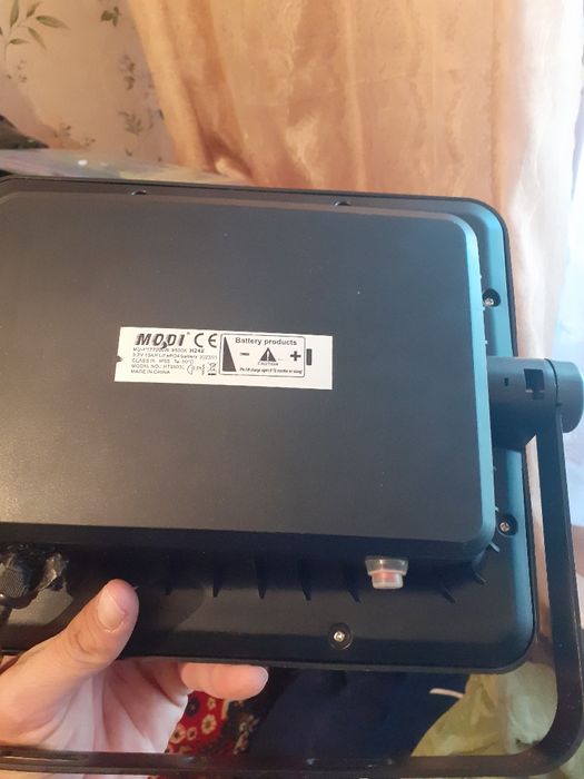 Прожектор янги зарядка батарейкали.Ток топилмайдиган жойларга хос.