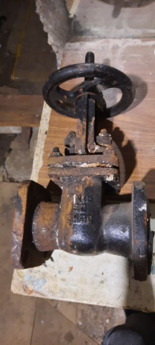 Продам задвижку на 50