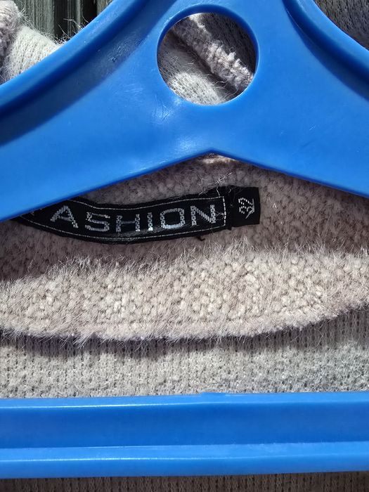 Продаю куртки на девочку