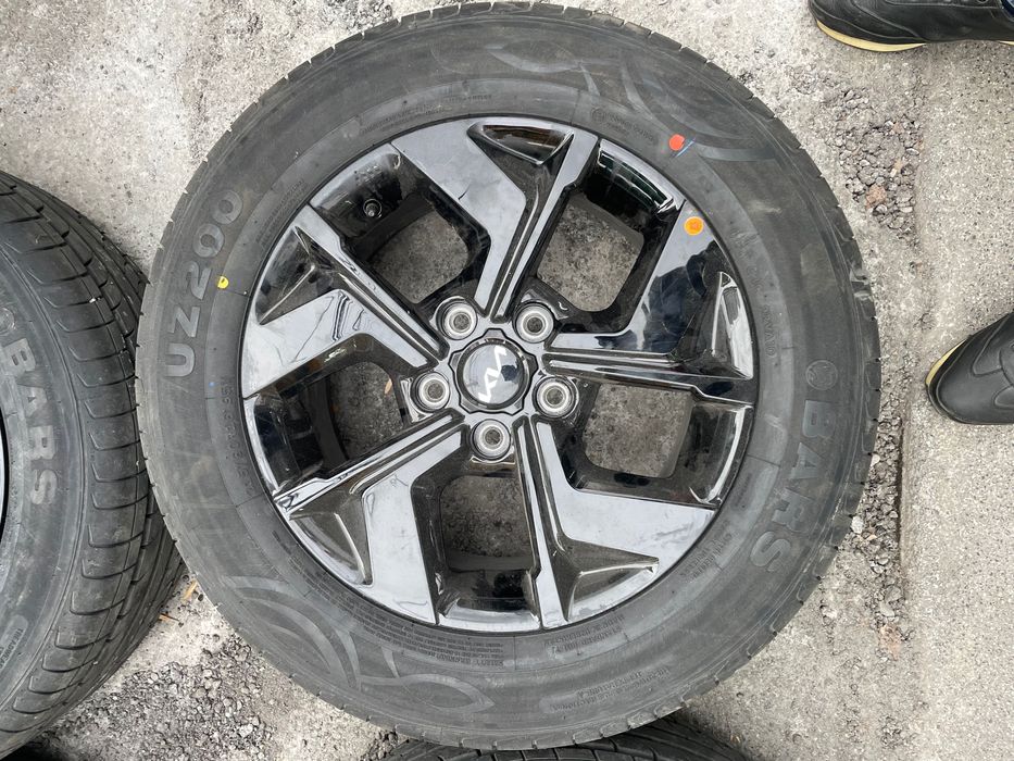 BU/U Saka diska Kia Sonet Black 16R 5/114.3 Bars 215/60R16
