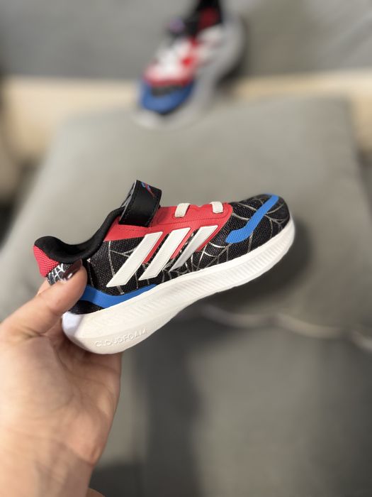 Детски маратонки adidas-spiderman
