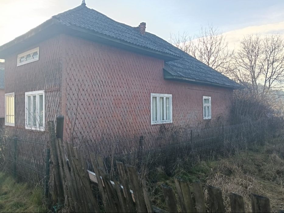 Vând casă în Moisei + 10 ari de teren