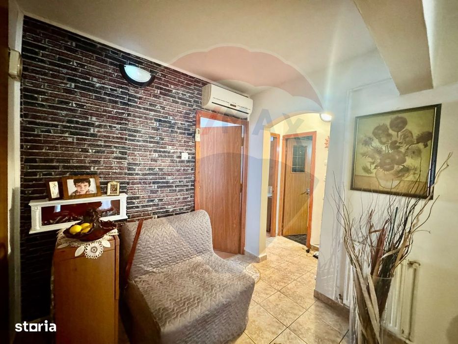 Apartament cu 4 camere de vânzare în zona Craiovita Noua