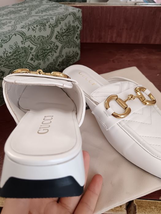 Ayollar uchun oyoq kiyim