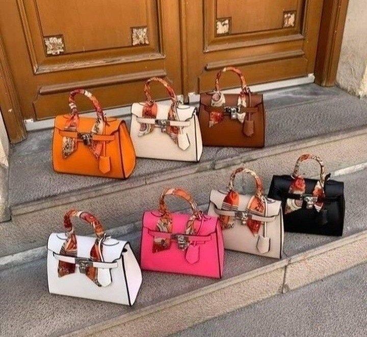 Geanta damă dimens.mare( 40cm L) si medie 33cm L, model Kelly/saculet