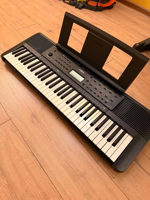 Продам синтезатор Yamaha PSR E-273