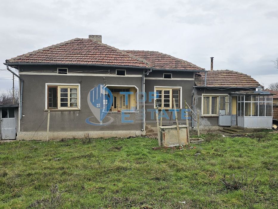 Тухлена къща с гараж и голям двор в село Недан, община Павликени