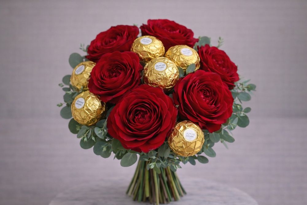 Cadou 14 februarie – aranjament floral care spune «te iubesc»