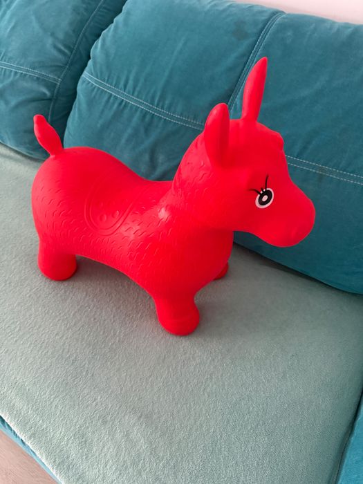 Calut gonflabil de sărit