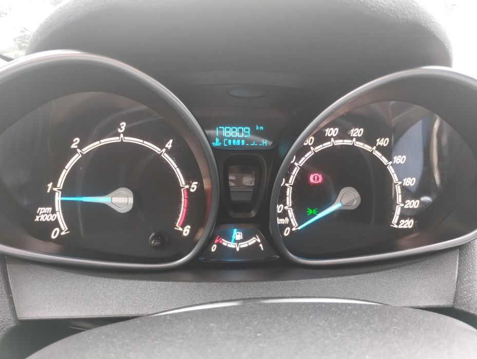 Ford Fiesta 2015 1.5 TDCi 75CP – AC, Bluetooth, Revizie făcută