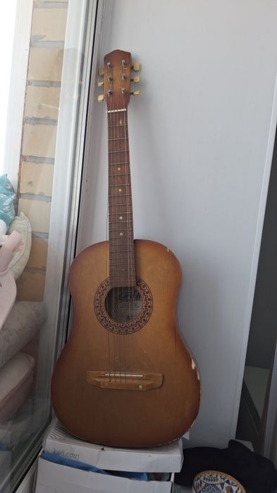 Продам гитару б/у
