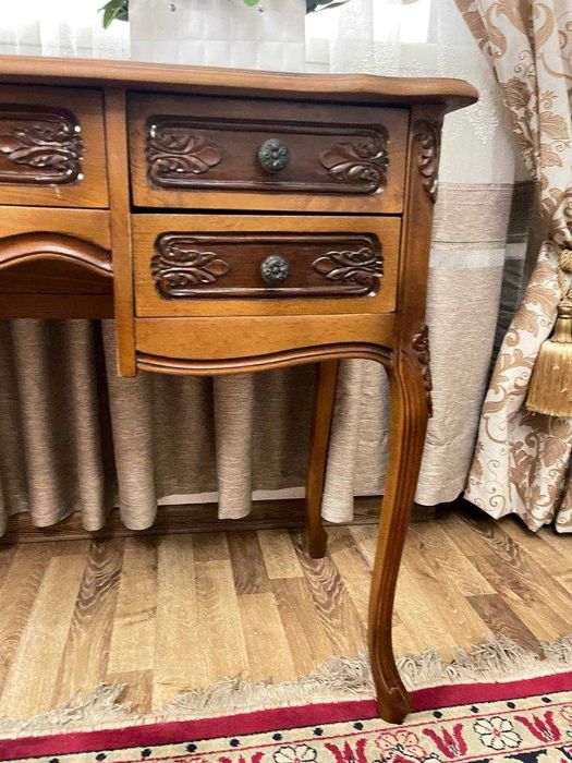 Консоль и две тумбочки