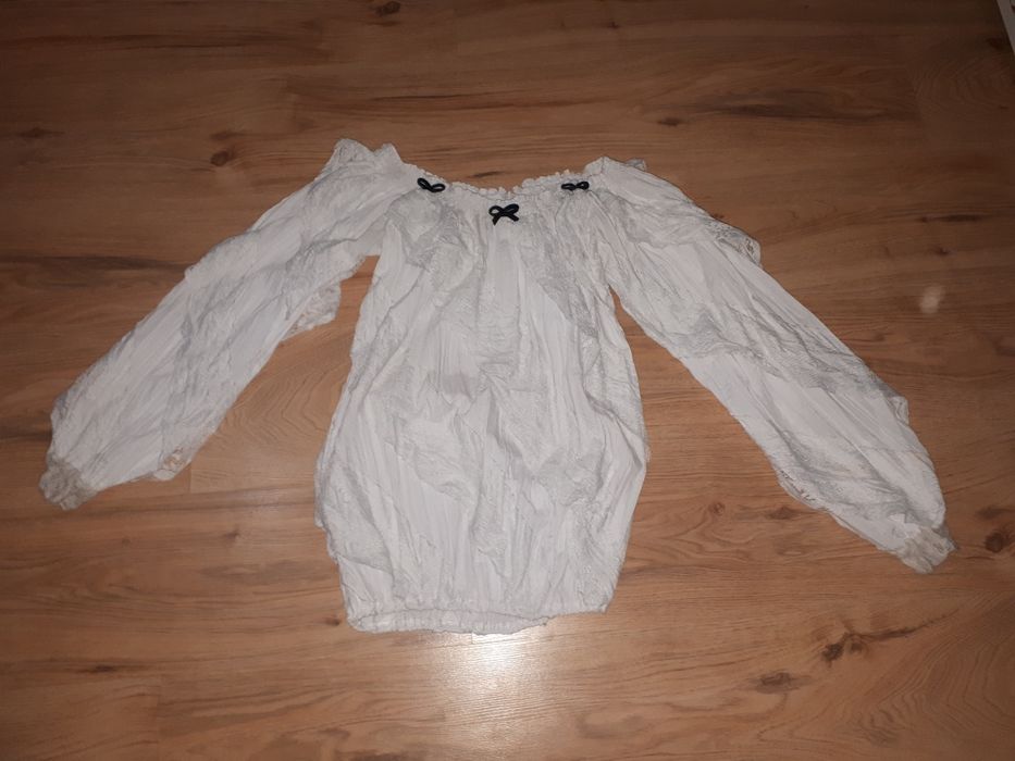 Интересна бяла ризка