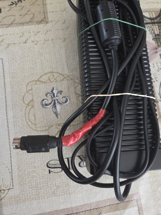 Продавам зарядни за Лаптопи