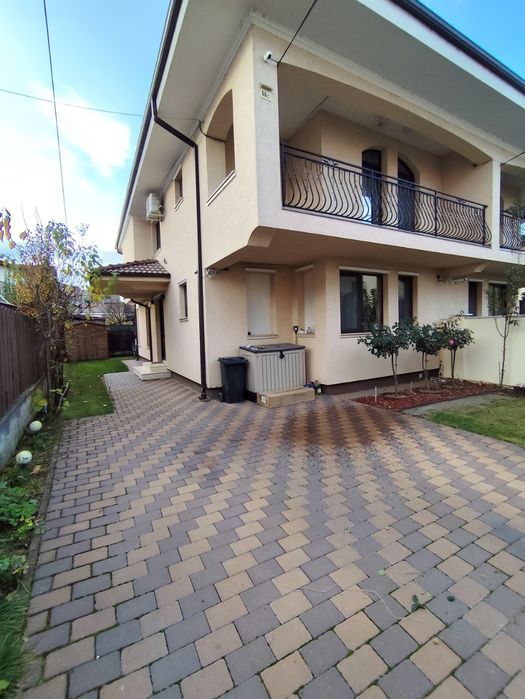 Vând duplex în Florești strada Florilor