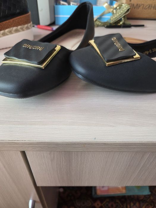 Продам балетки очень красивые,лёгкие.