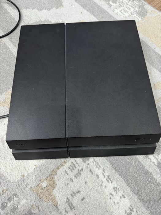 Продам Sony Play Station 4 PS4