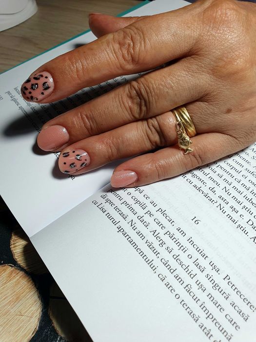 Aplic unghii cu gel sau semi