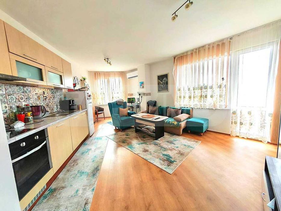 Двустаен апартамент в затворен комплекс в квартал Галата