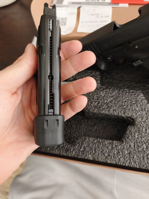 Продавам airsoft Glock 19 MOS