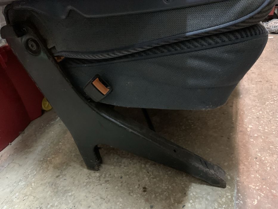 Vand doua banchete de caravelle