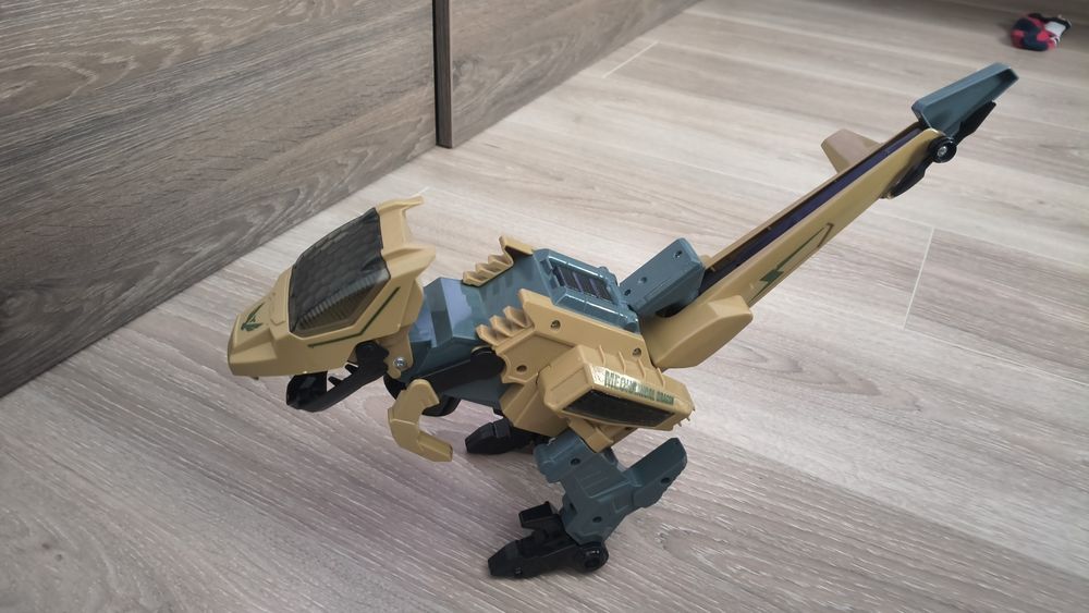 Dinozaur transformers