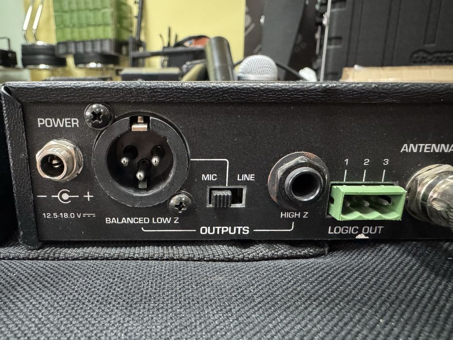 Shure uc cu microfon si bodypack 2 buc made in USA