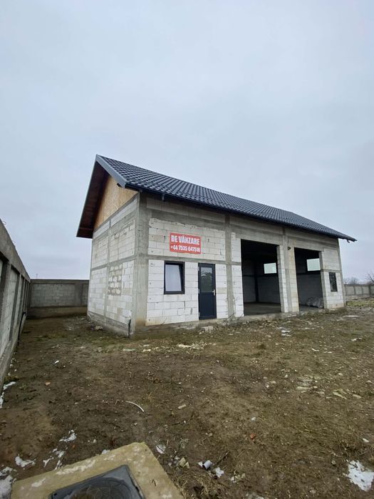 Hala plus teren de vanzare