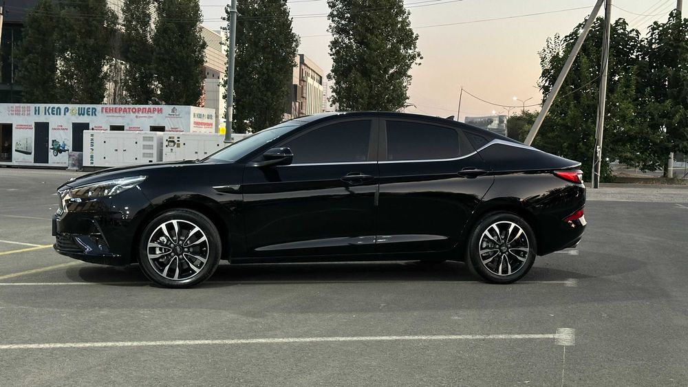 JAC J7 автомобилини катта чегирмада